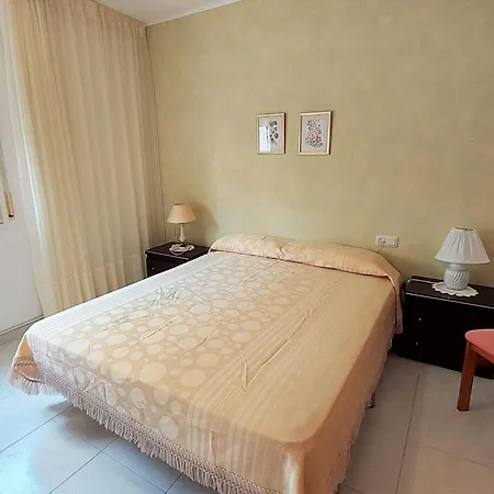 Atico En Grifeu, Llanca: Terraza, Playa A 100m, 1 Habitacion, Admite Mascotas - Es-170-91